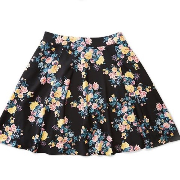 Ashley Nell Tipton Dresses & Skirts - ASHLEY NELL TIPTON FLORAL SKIRT
